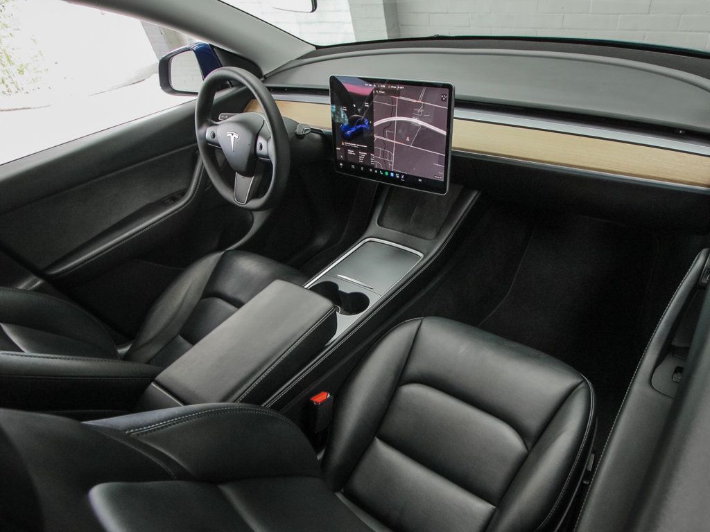 Tesla Model Y photo 17