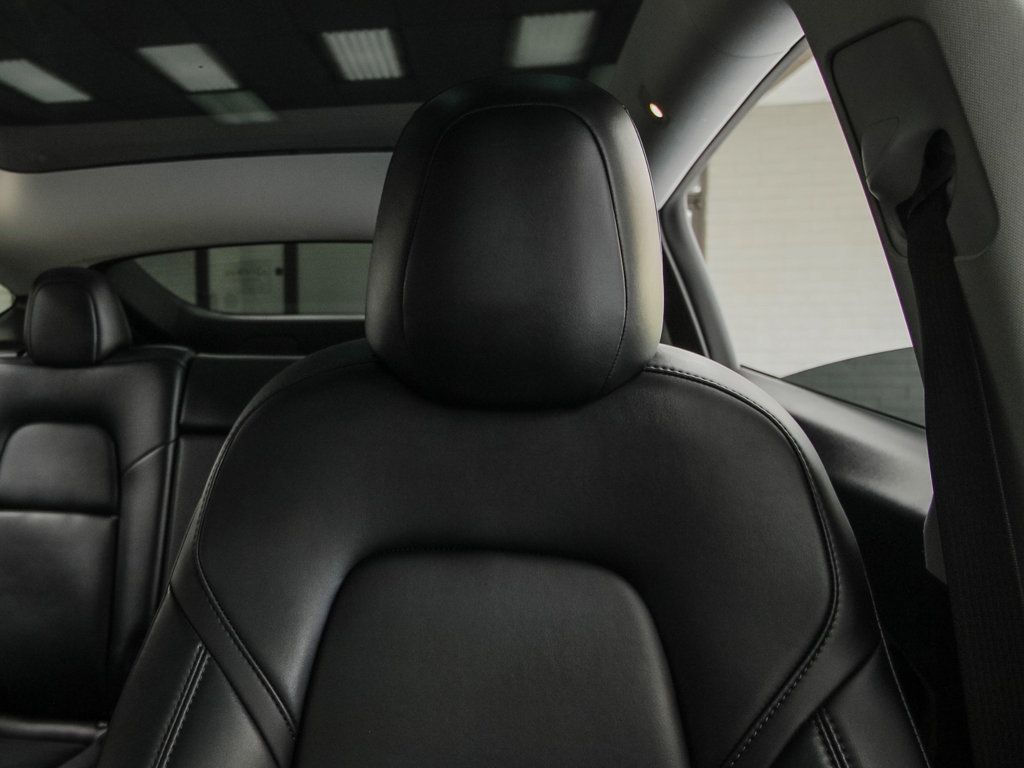 Tesla Model Y photo 18