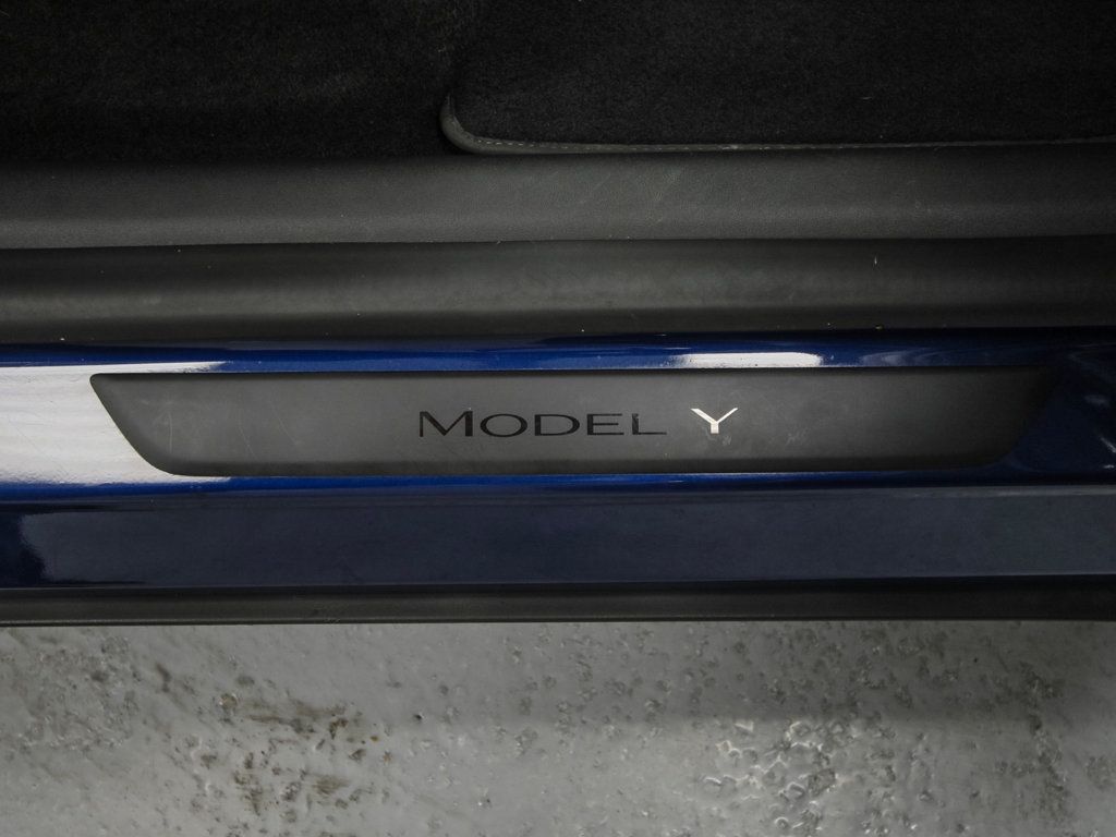 Tesla Model Y photo 23