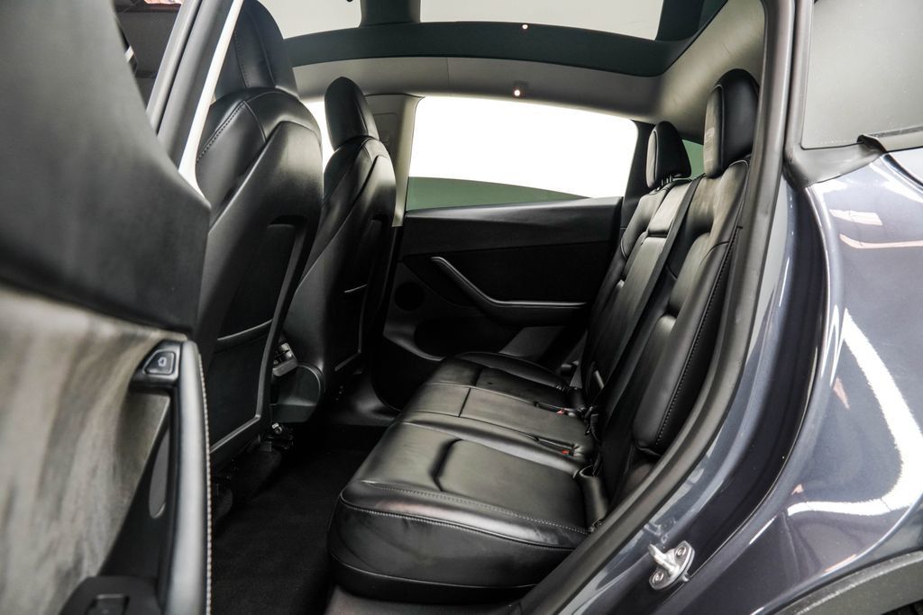 Tesla Model Y photo 11