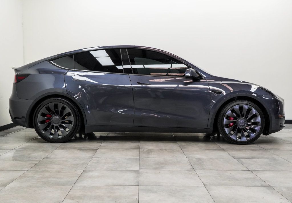 Tesla Model Y photo 13