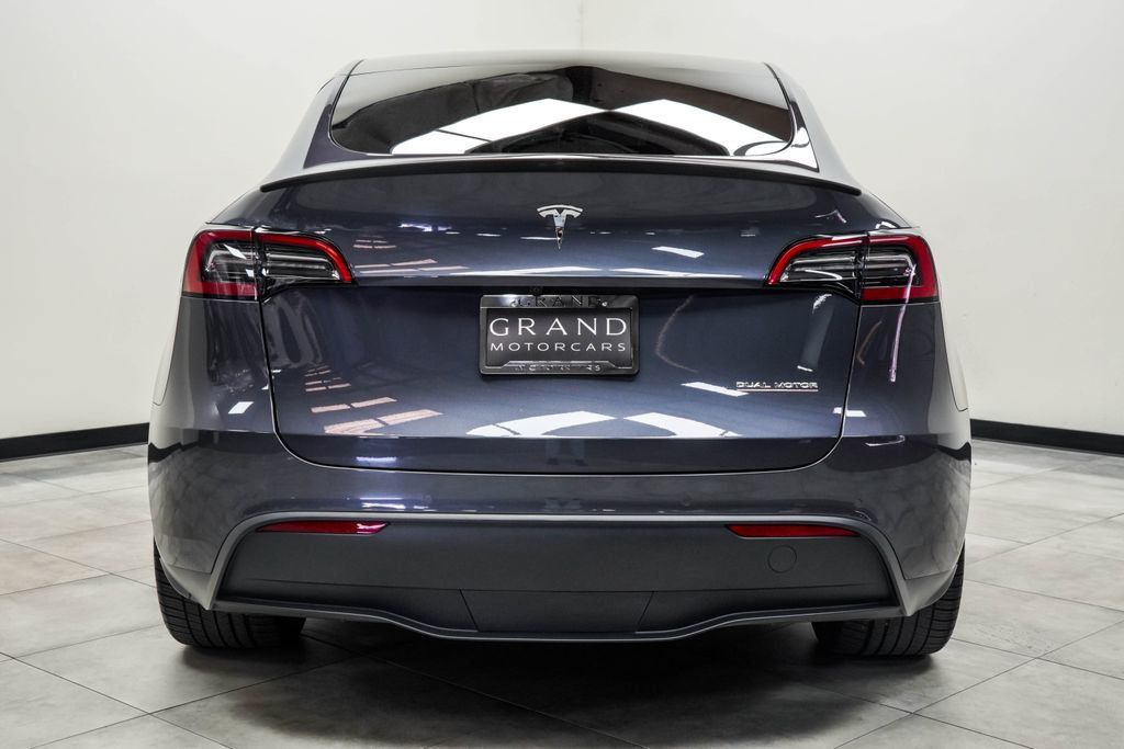 Tesla Model Y photo 15