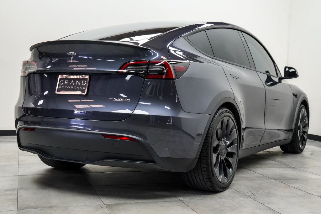 Tesla Model Y photo 16