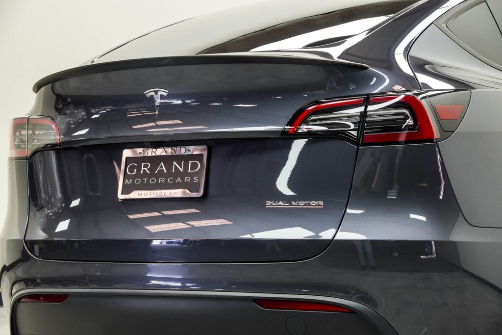 Tesla Model Y photo 17