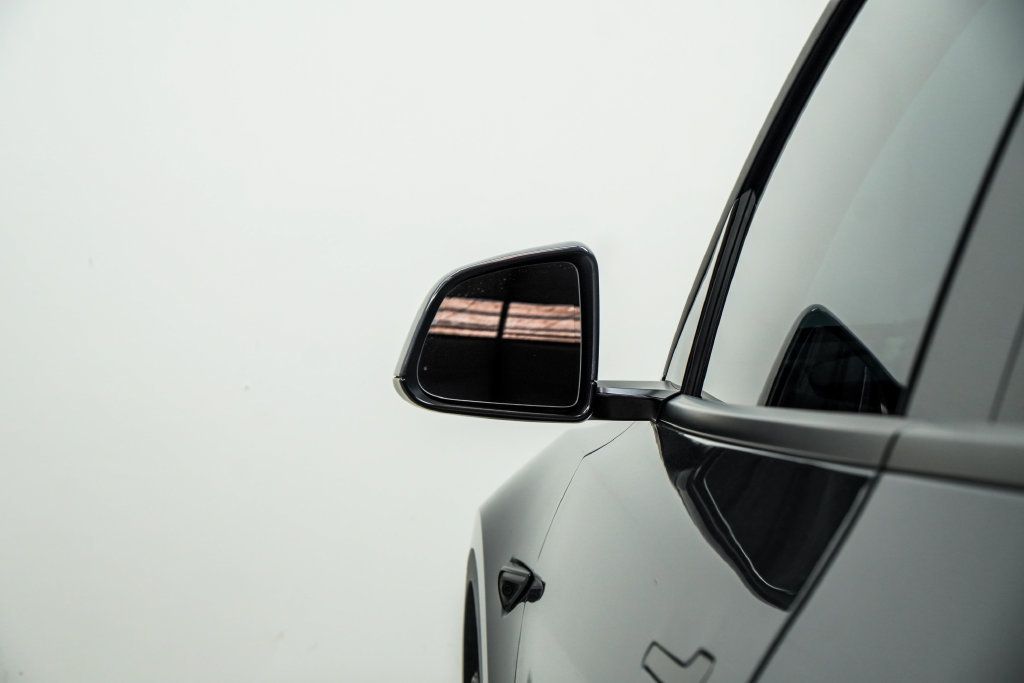 Tesla Model Y photo 18