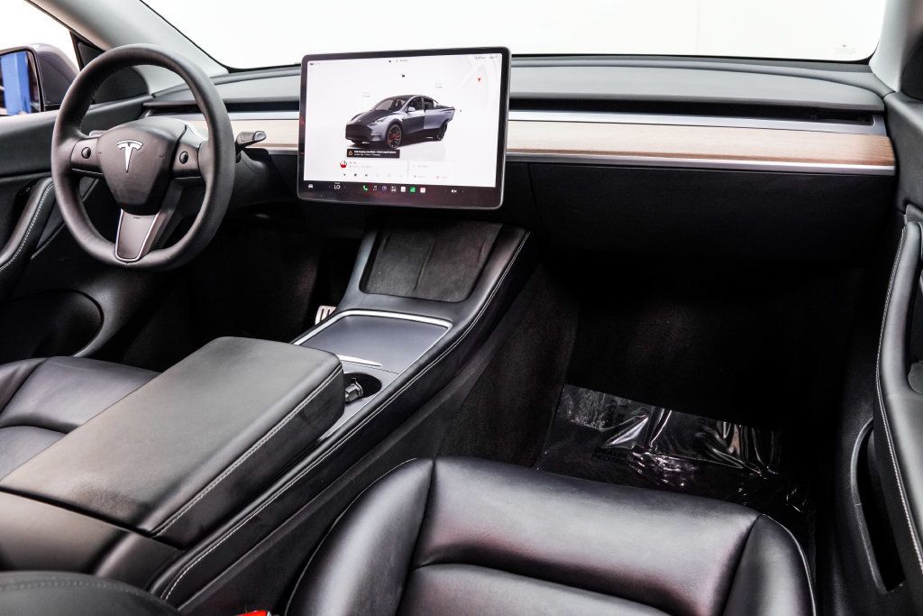 Tesla Model Y photo 21