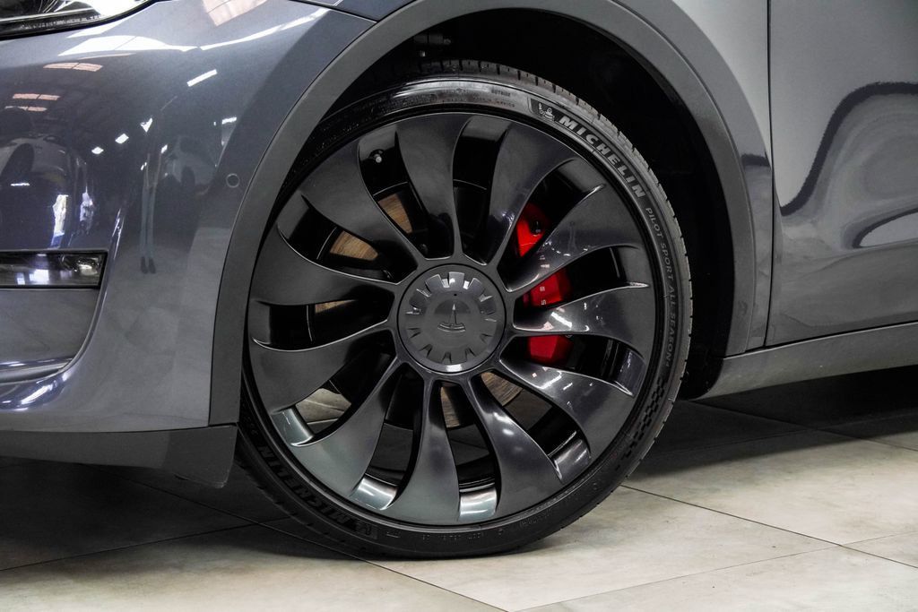 Tesla Model Y photo 3