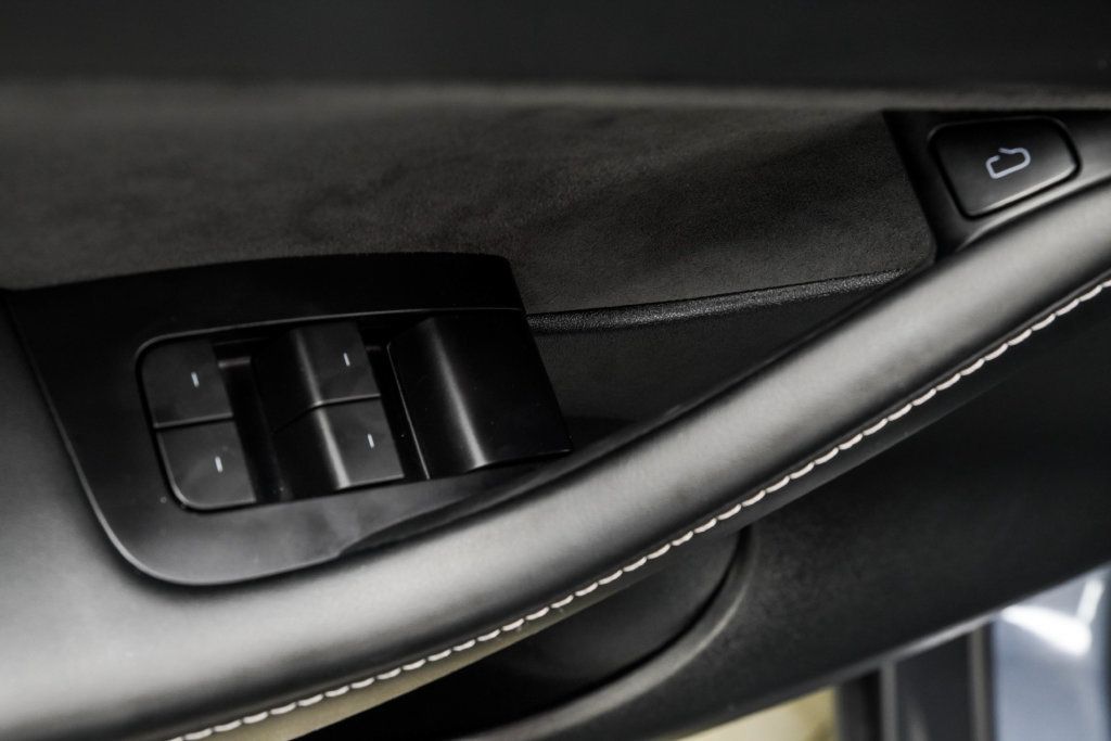 Tesla Model Y photo 39