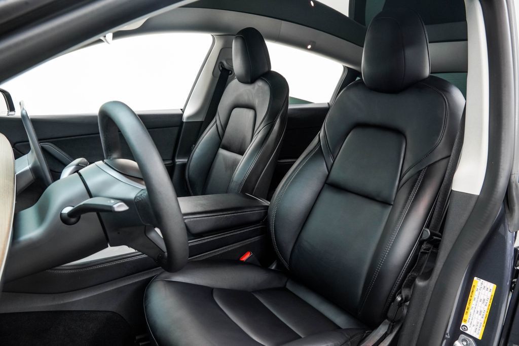 Tesla Model Y photo 8