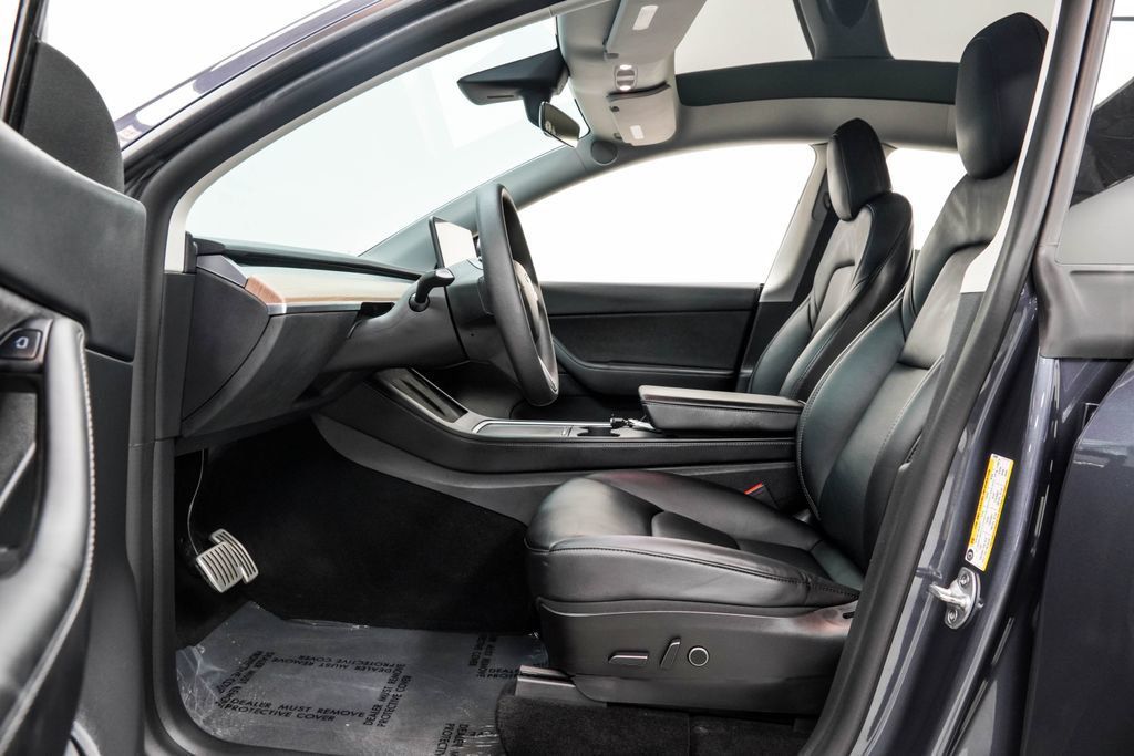 Tesla Model Y photo 9