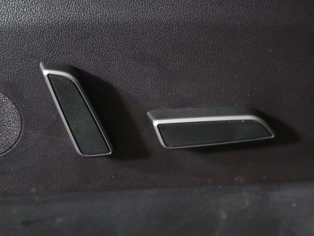 2022 Tesla Model Y Performance AWD - 22962360 - 35