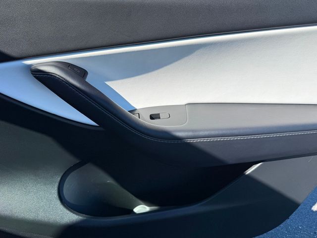 2022 Tesla Model Y Performance AWD - 22978045 - 32