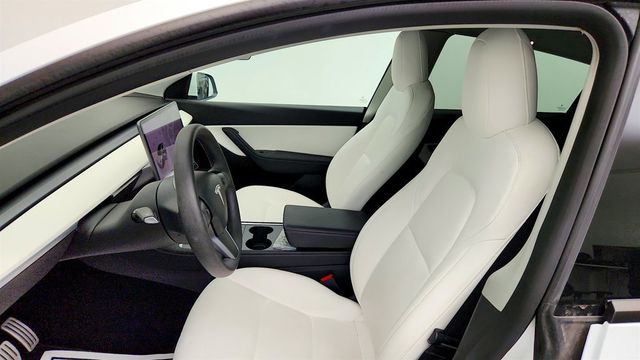 2022 Tesla Model Y Performance AWD w/ White & Black Premium Interior - 23041585 - 11