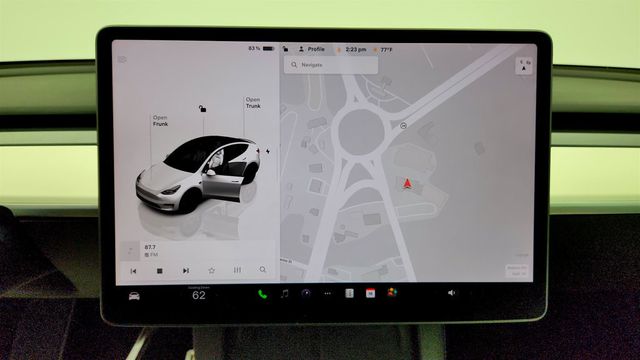 2022 Tesla Model Y Performance AWD w/ White & Black Premium Interior - 23041585 - 17