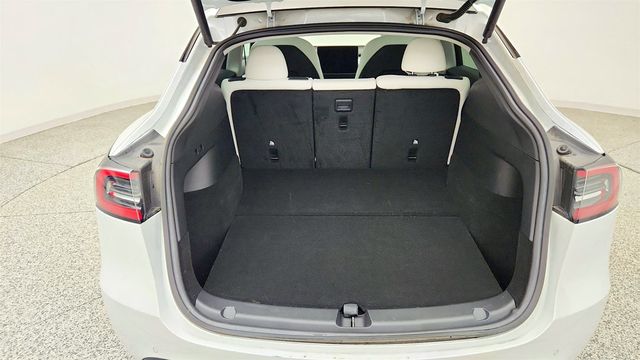 2022 Tesla Model Y Performance AWD w/ White & Black Premium Interior - 23041585 - 26