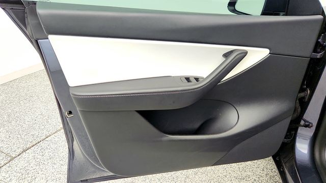 2022 Tesla Model Y Performance AWD w/ White & Black Premium Interior - 23006931 - 10