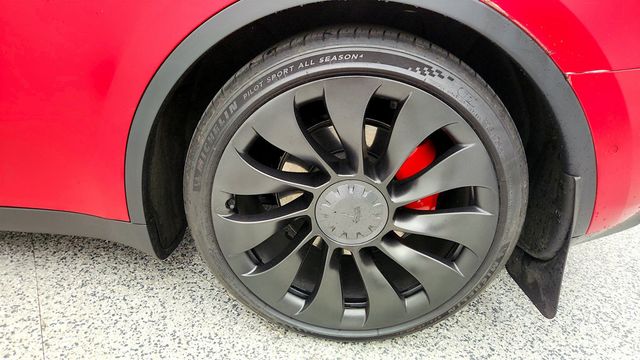 2022 Tesla Model Y Performance AWD w/ White & Black Premium Interior - 23014842 - 8
