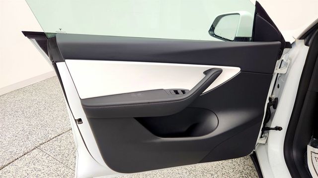 2022 Tesla Model Y Performance AWD w/ White & Black Premium Interior - 23017606 - 10