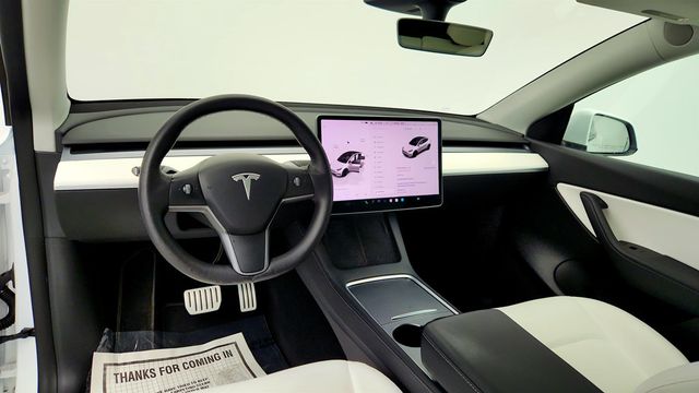 2022 Tesla Model Y Performance AWD w/ White & Black Premium Interior - 23017606 - 11