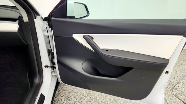 2022 Tesla Model Y Performance AWD w/ White & Black Premium Interior - 23017606 - 29