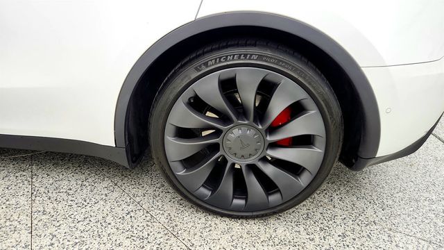 2022 Tesla Model Y Performance AWD w/ White & Black Premium Interior - 23017606 - 8