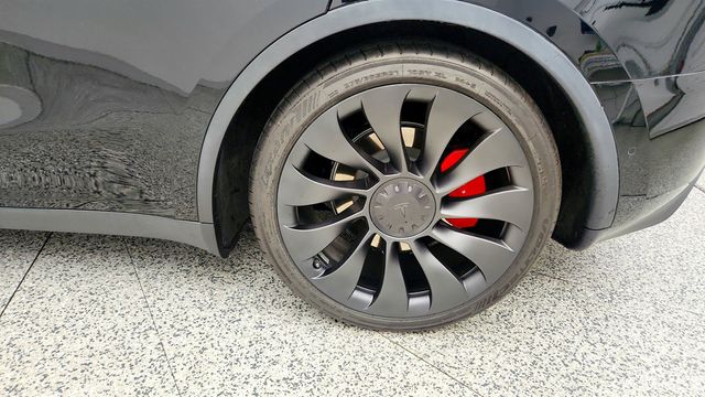 2022 Tesla Model Y Performance AWD w/ White & Black Premium Interior - 23050998 - 8