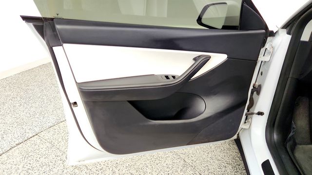 2022 Tesla Model Y Performance AWD w/ White & Black Premium Interior - 23079121 - 10