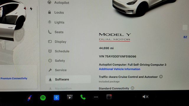 2022 Tesla Model Y Performance AWD w/ White & Black Premium Interior - 23079121 - 13