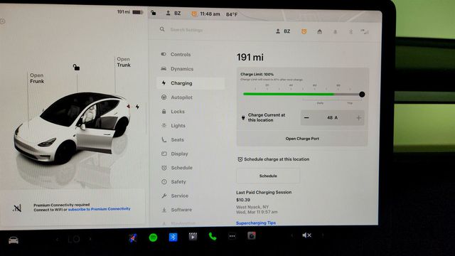 2022 Tesla Model Y Performance AWD w/ White & Black Premium Interior - 23079121 - 17