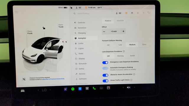 2022 Tesla Model Y Performance AWD w/ White & Black Premium Interior - 23079121 - 19