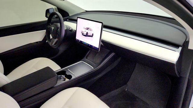 2022 Tesla Model Y Performance AWD w/ White & Black Premium Interior - 23079121 - 28