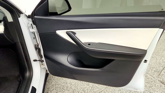 2022 Tesla Model Y Performance AWD w/ White & Black Premium Interior - 23079121 - 29