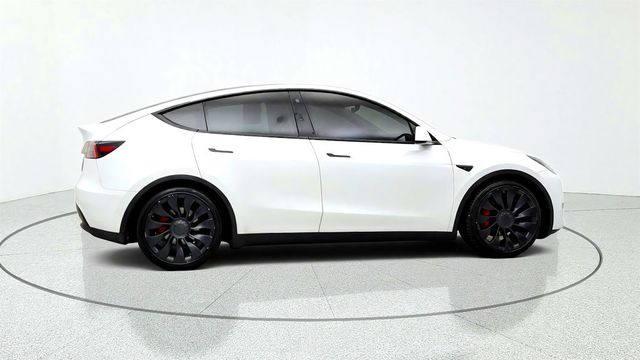 2022 Tesla Model Y Performance AWD w/ White & Black Premium Interior - 23079121 - 3