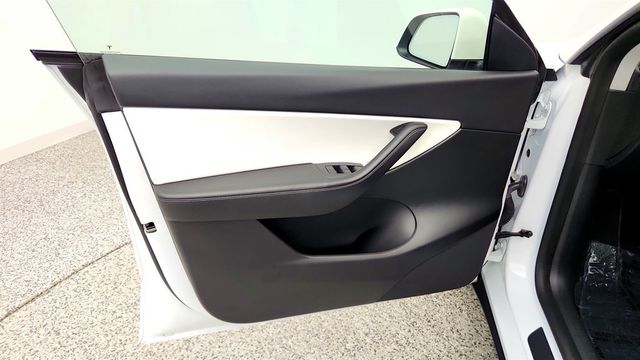 2022 Tesla Model Y Performance AWD w/ White & Black Premium Interior - 23080943 - 10