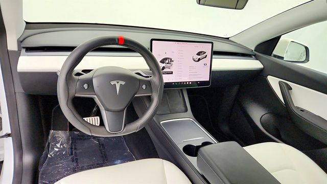 2022 Tesla Model Y Performance AWD w/ White & Black Premium Interior - 23080943 - 11