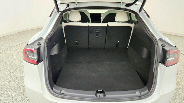 2022 Tesla Model Y Performance AWD w/ White & Black Premium Interior - 23080943 - 26