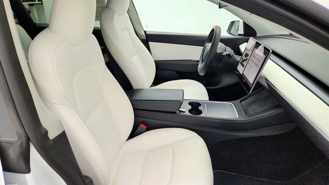 2022 Tesla Model Y Performance AWD w/ White & Black Premium Interior - 23080943 - 28
