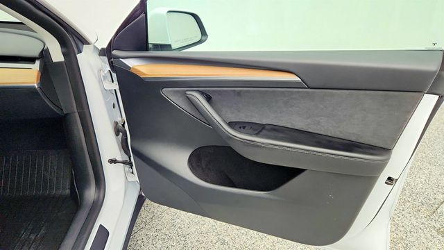 2022 Tesla Model Y Performance w/ 21'' Wheels, Sport-Tuned Suspension & AWD - 22996267 - 29