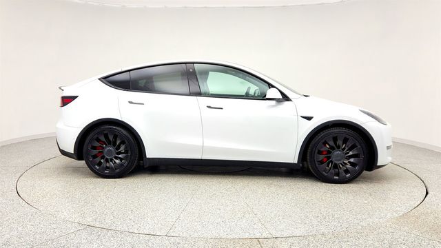 2022 Tesla Model Y Performance w/ 21'' Wheels, Sport-Tuned Suspension & AWD - 22996267 - 3