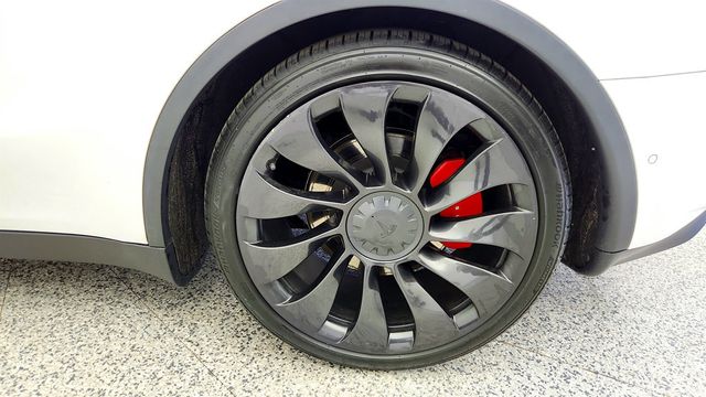 2022 Tesla Model Y Performance w/ 21'' Wheels, Sport-Tuned Suspension & AWD - 22996267 - 8
