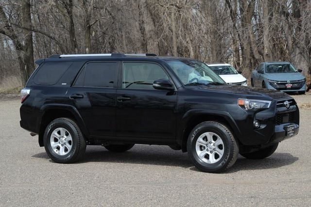 2022 Toyota 4Runner ONE OWNER AWD PREMIUM PLUS PKG, LEATHER, 3RD ROW SEAT, MOONROOF - 22962970 - 0