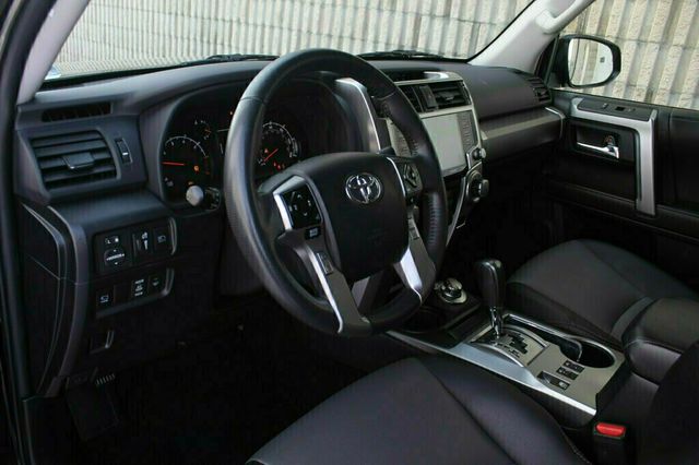 2022 Toyota 4Runner ONE OWNER AWD PREMIUM PLUS PKG, LEATHER, 3RD ROW SEAT, MOONROOF - 22962970 - 25