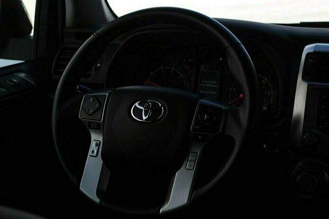 2022 Toyota 4Runner ONE OWNER AWD PREMIUM PLUS PKG, LEATHER, 3RD ROW SEAT, MOONROOF - 22962970 - 29