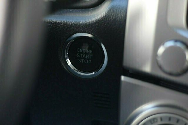 2022 Toyota 4Runner ONE OWNER AWD PREMIUM PLUS PKG, LEATHER, 3RD ROW SEAT, MOONROOF - 22962970 - 30