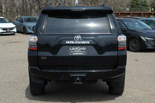 2022 Toyota 4Runner ONE OWNER AWD PREMIUM PLUS PKG, LEATHER, 3RD ROW SEAT, MOONROOF - 22962970 - 4