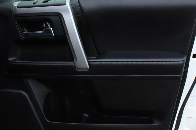 2022 Toyota 4Runner ONE OWNER SR5 PREMIUM W/ TRD BLACK WHEELS, & 3RD ROW SEATING - 23070865 - 5