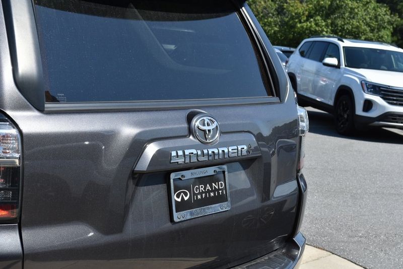 2022 Toyota 4Runner SR5 2WD photo 15