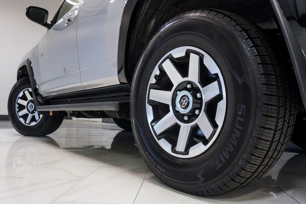 2022 Toyota 4Runner TRD Off-Road photo 9