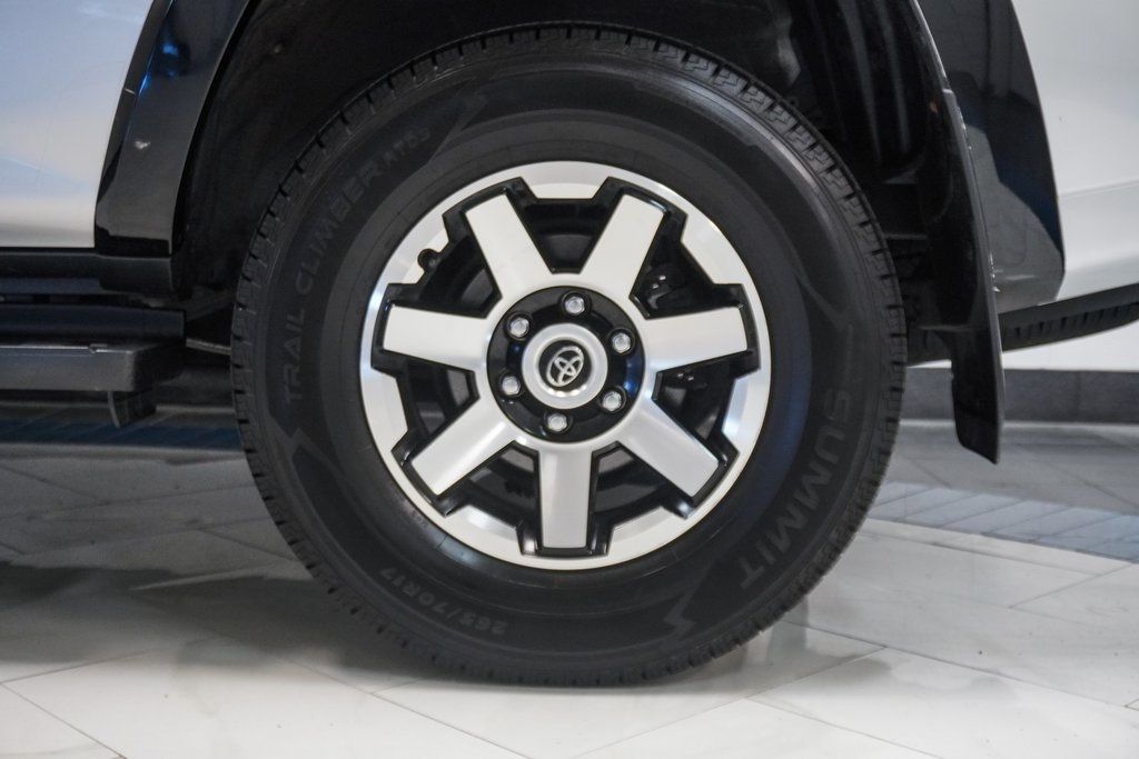 2022 Toyota 4Runner TRD Off-Road photo 10