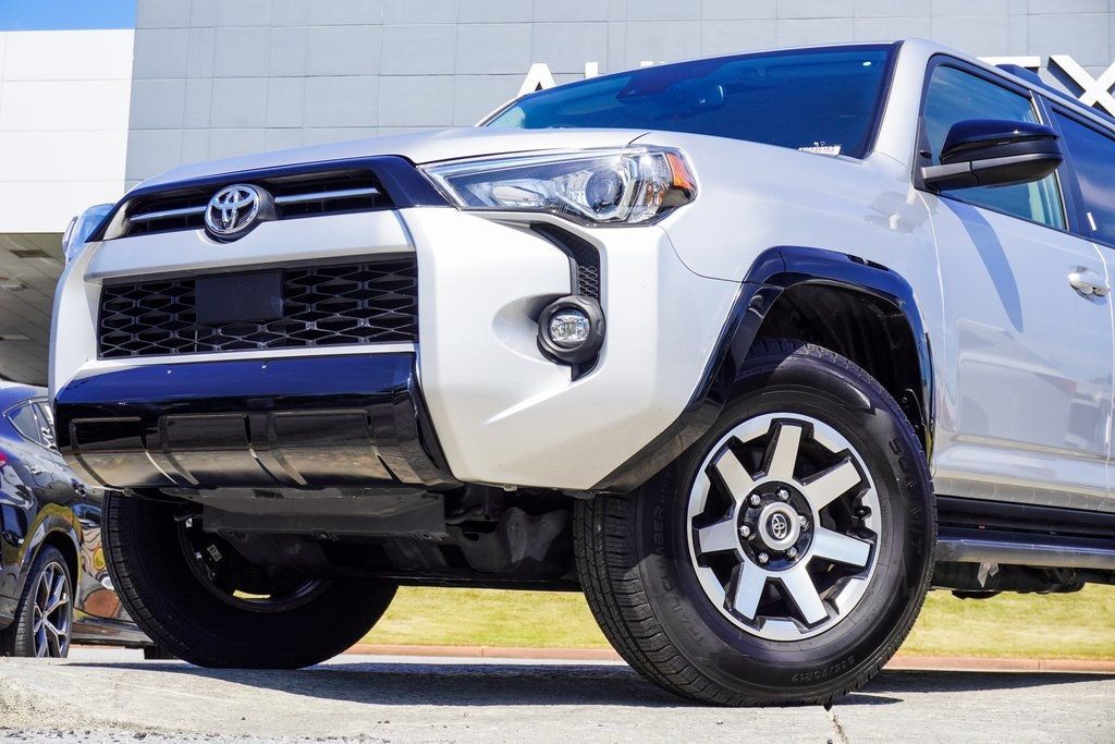2022 Toyota 4Runner TRD Off-Road photo 2